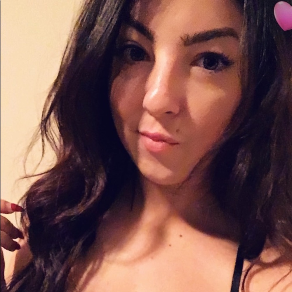 Meet your Posher, Cassandra